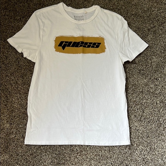 GUESS White Graphic Men's T-Shirt - Picture 1 of 2